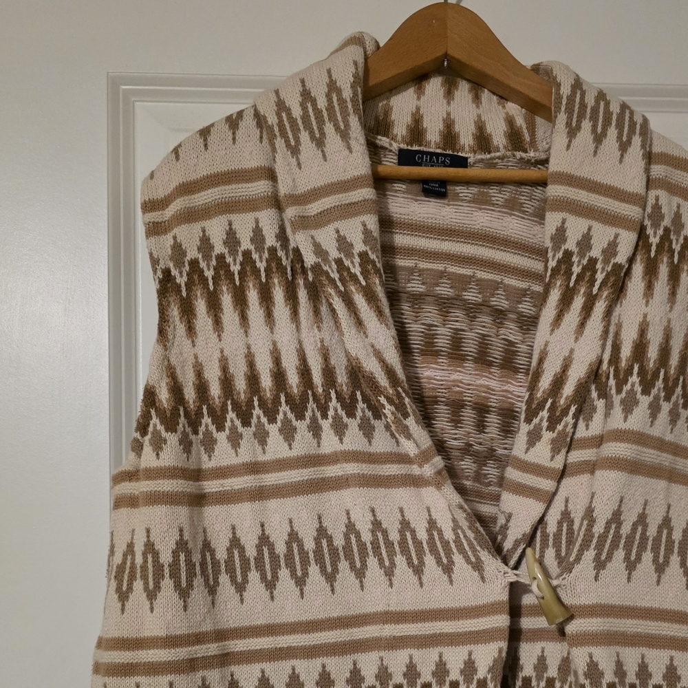 Chaps Women's V-Neck Sweater Vest in Cream and Brown Pattern